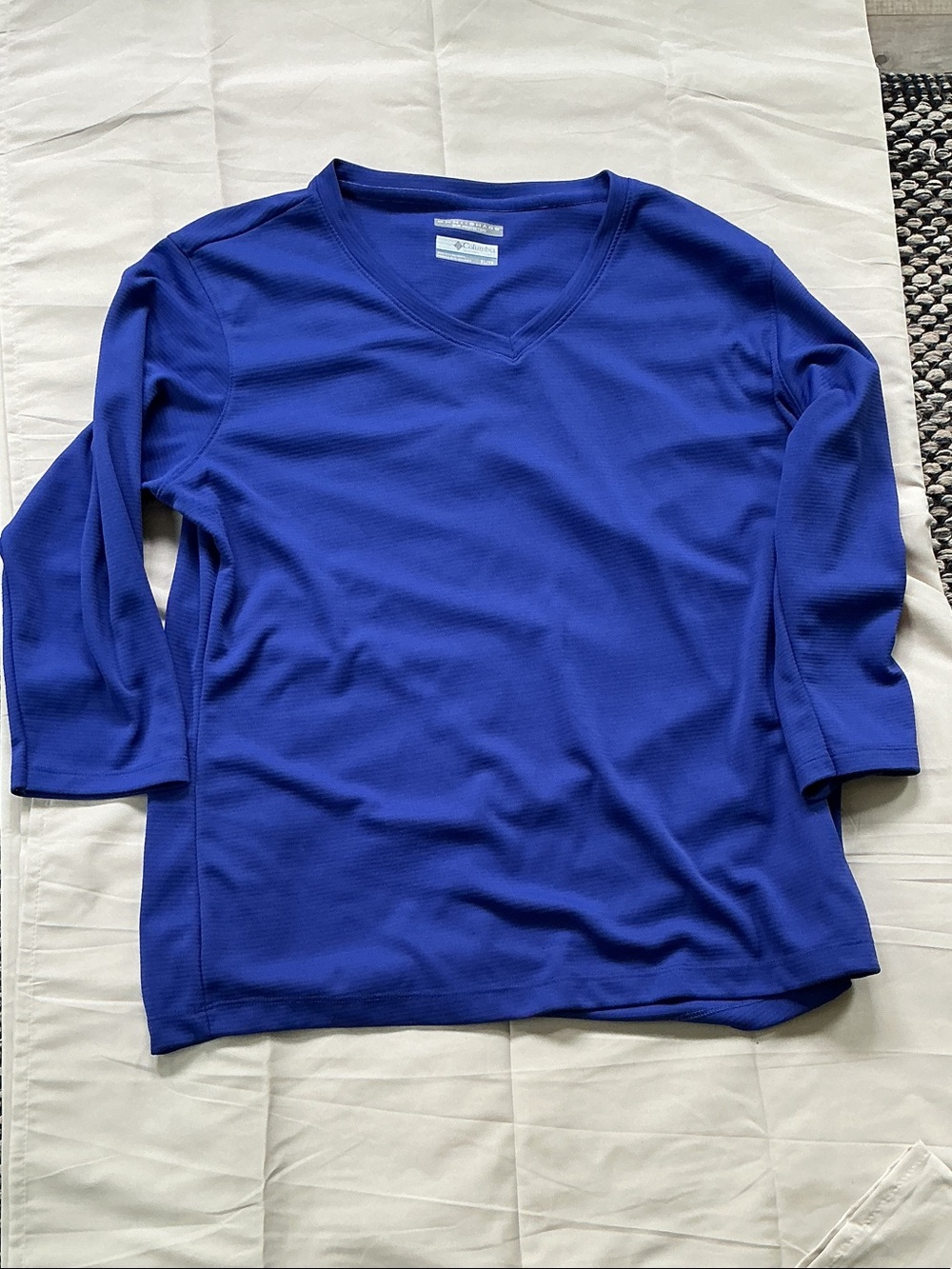 Woman’s Columbia ' V-Neck Long Sleeve Top - Blue
